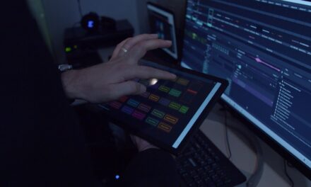 Upcare Technology: Pioneirismo em Salas de Despedidas Imersivas